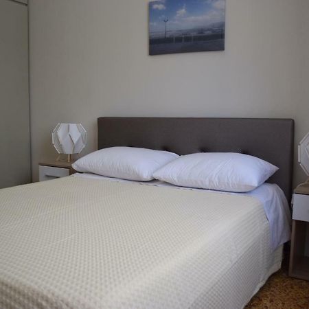 Modern Apartment With Garden Kissamos Luaran gambar