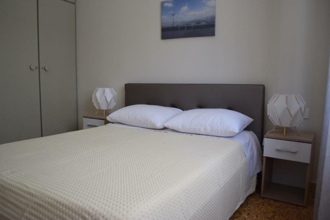 Modern Apartment With Garden Kissamos Luaran gambar