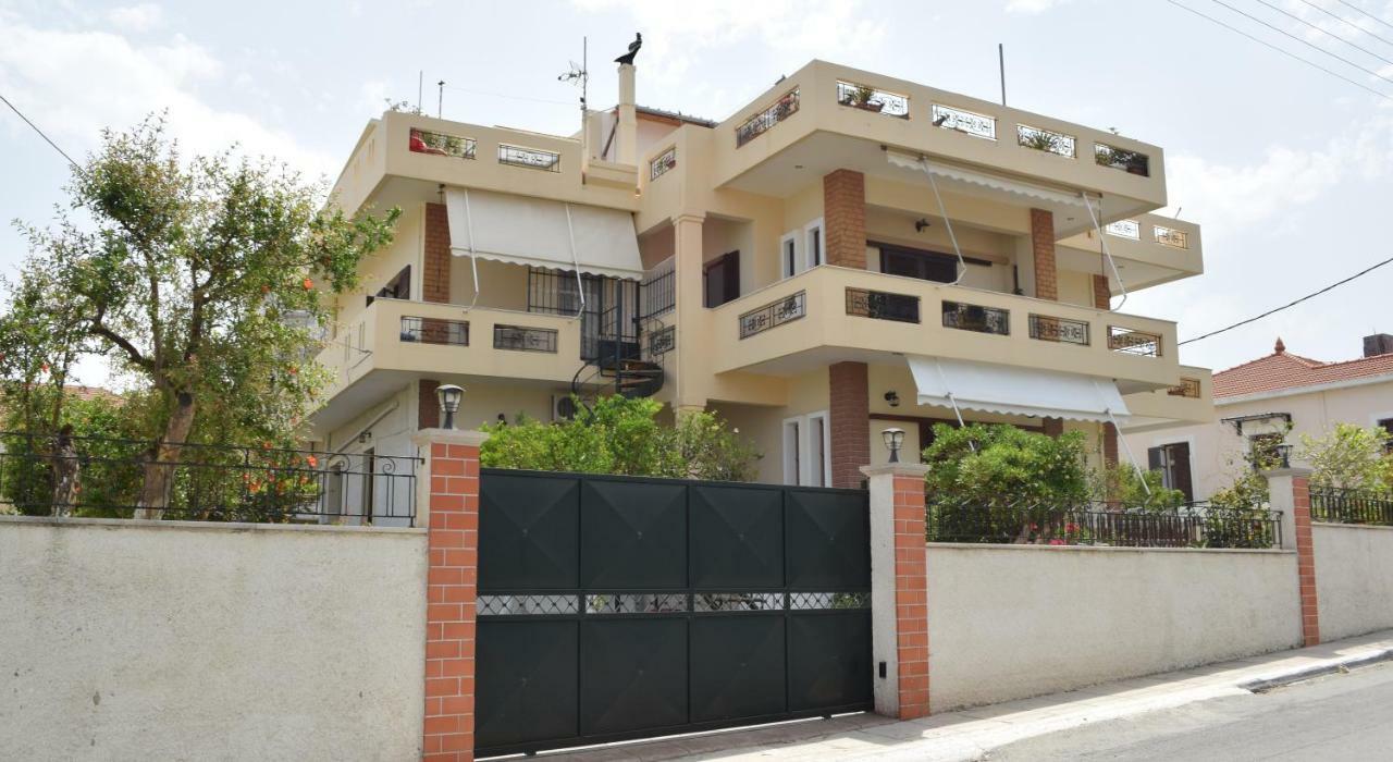 Modern Apartment With Garden Kissamos Luaran gambar